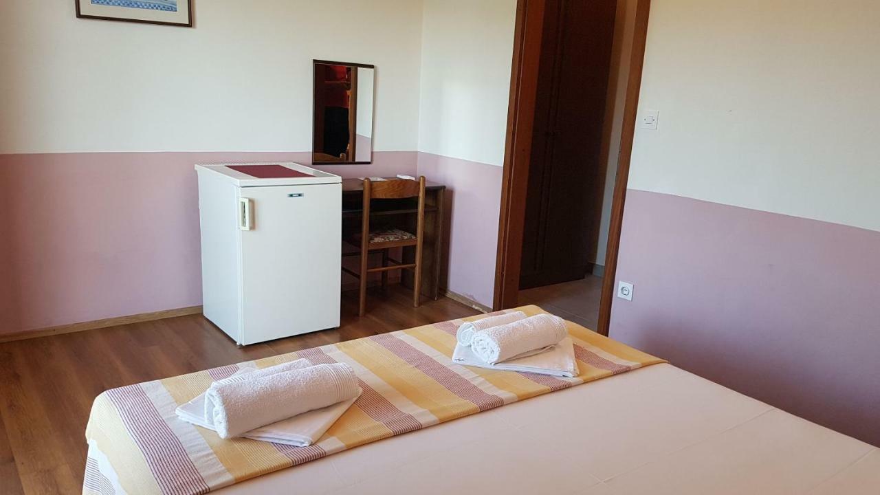 Apartments And Room Caric Єлса Екстер'єр фото