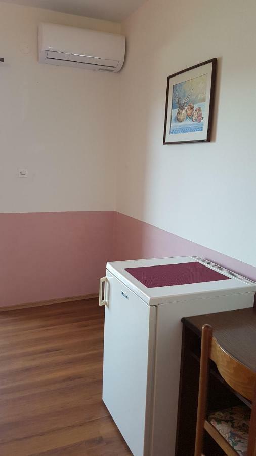 Apartments And Room Caric Єлса Екстер'єр фото