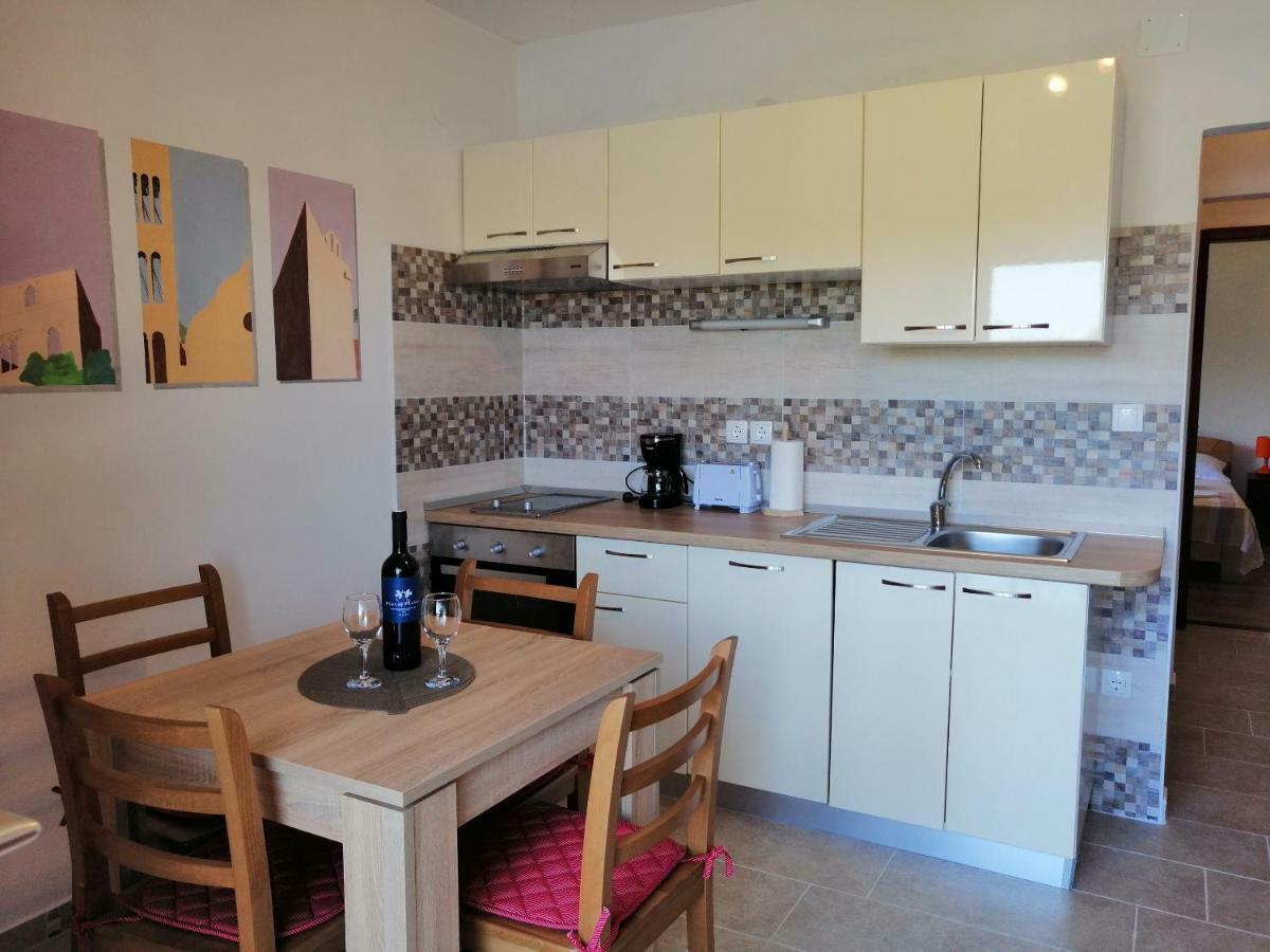 Apartments And Room Caric Єлса Екстер'єр фото