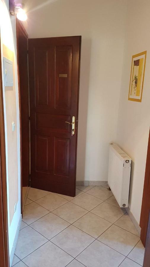 Apartments And Room Caric Єлса Екстер'єр фото
