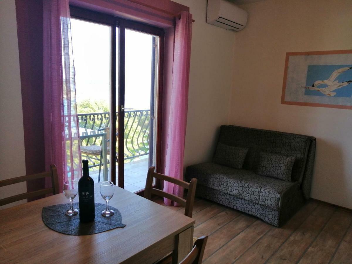 Apartments And Room Caric Єлса Екстер'єр фото