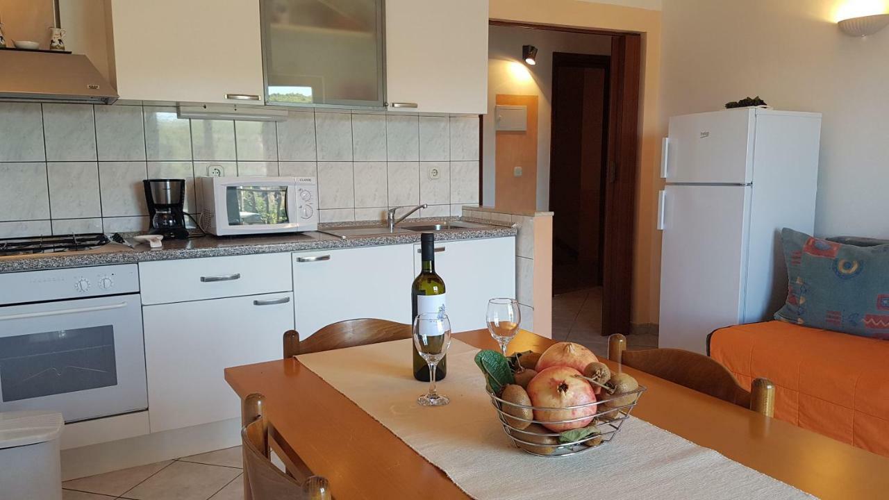 Apartments And Room Caric Єлса Екстер'єр фото