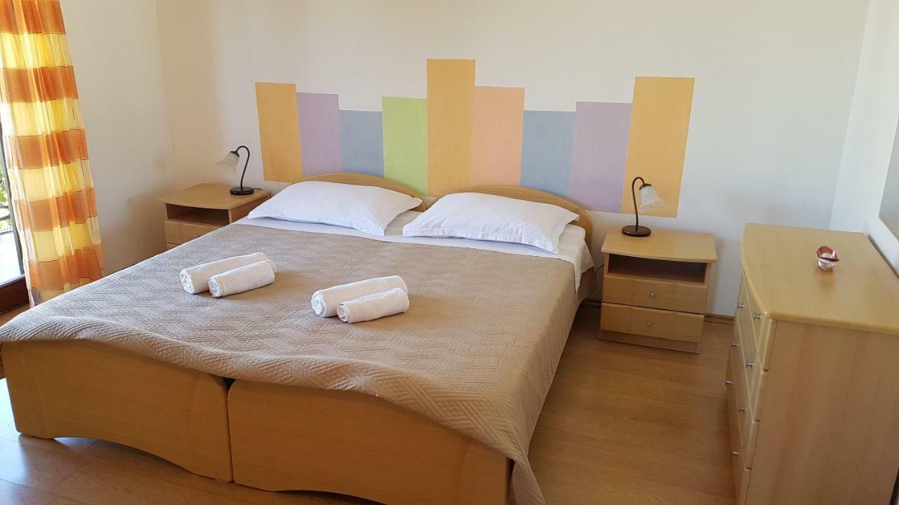 Apartments And Room Caric Єлса Екстер'єр фото